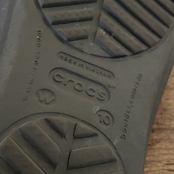 Crocs Womens Sanrah Sandal Sz 10 Brown Gold Hammered Teardrop Wedge Heel Slide - Picture 9 of 10